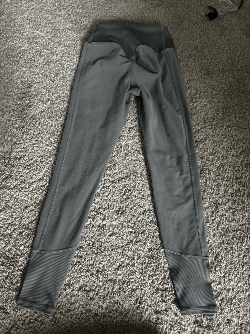 ALO Yoga High-Waist Suede Leggings in Light Gray